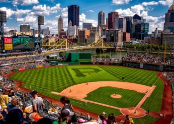 토론토 ‘집없는 설움’