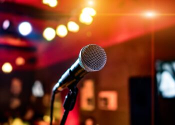 “사장님, 아가씨 새로 왔어요”