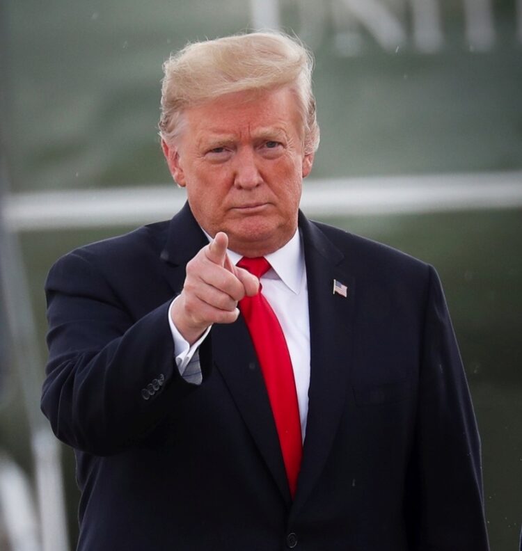 트럼프, “이민자 연방정부 취업제한” 행정명령 발동