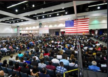 “시민권 따려면 1,160달러 내라”..10월부터 80% 인상  이민자들 부담 가중