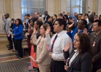 이민국 업무 중단 위기 넘겼다.