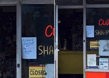 “영어 안하면 10달러 더 내세요”(Speak English or Pay $10 Extra)