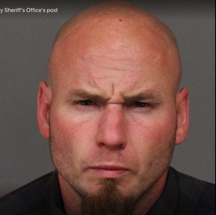 캘리포니아 경찰, 백인우월주의자 총격 사살