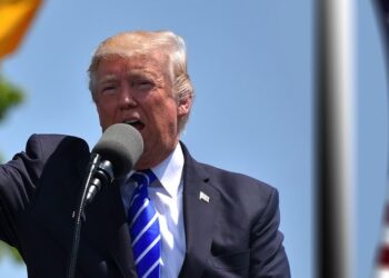 NYT, “트럼프, 취임 전 15년 중 10년간 소득세 안냈다.”..취임 첫해 소득세 달랑 750달러