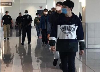 🔺속보🔻불법취업 체포 한국인 13명, 자진출국 약속 후 석방