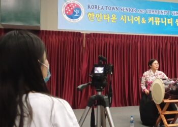 “80대 노인 학생도 유튜브로 수업들어야” 