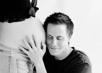 영국인 대리모가 영국서 출산한 미국 게이 부부 딸의 국적은?