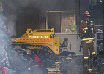 LA 다운타운 원단업소 화재 진화에 소방로봇 투입..미 전국서 최초