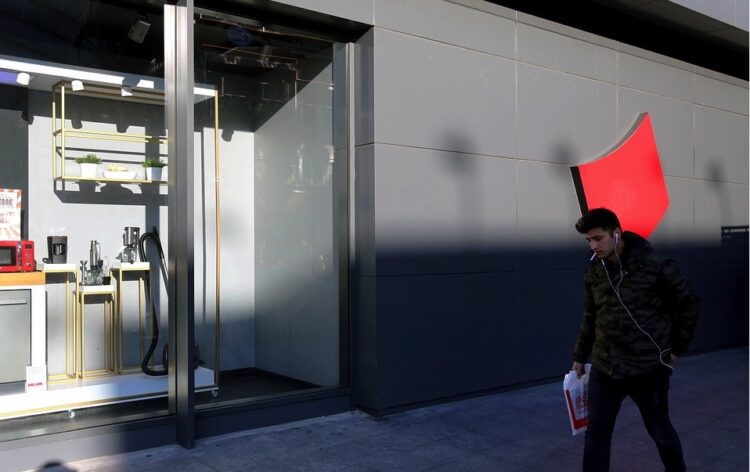 “은행잔고는 바닥 났고 파산 밖엔  방법이”