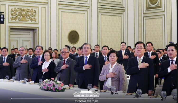 ‘야동’ 평통, 이번엔 성희롱 “화장 한 번 벗겨보고 싶다”