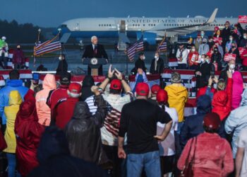 비서실장 등 펜스 부통령 측근 5명 줄줄이 코로나 감염