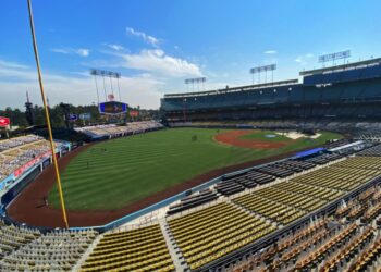 다저스는 휴스턴에 있는데 다저스 구장선 누가 경기?