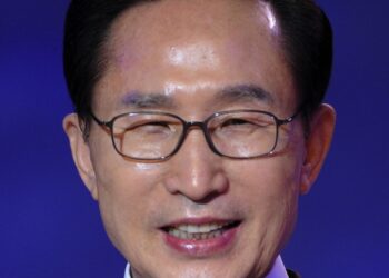 이명박 전 대통령, 17년형 확정..대법원 “다스 실소유주 맞다”