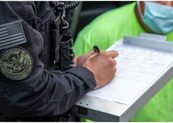 ICE, LA서만 불체자 100여명 체포…당일 즉시 추방도