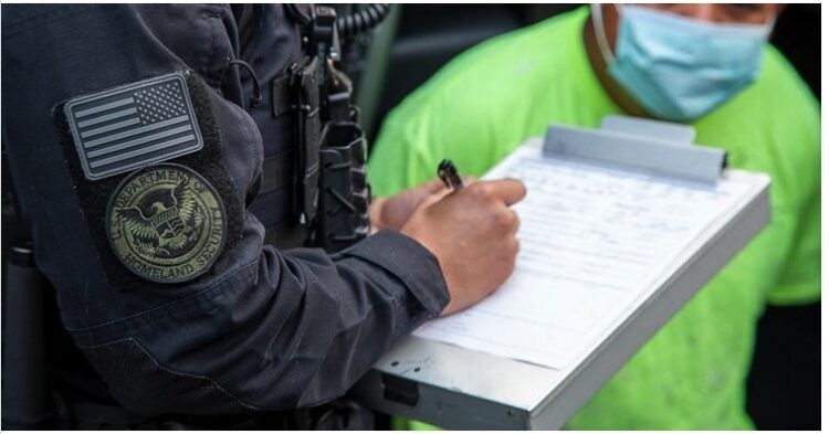 ICE, LA서만 불체자 100여명 체포…당일 즉시 추방도