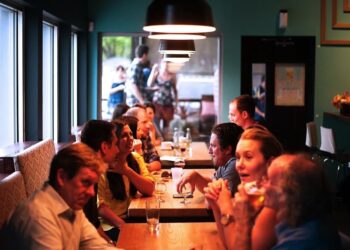 “식사하는데 ‘코로나 택스’까지 내야하나?” 