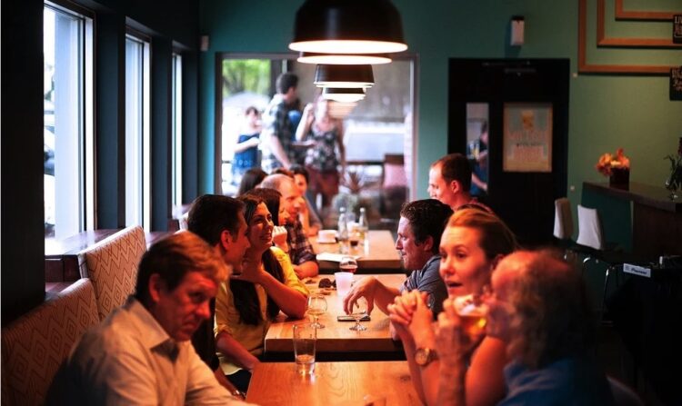 “식사하는데 ‘코로나 택스’까지 내야하나?” 