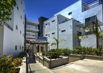 UCLA 학생, 웨스트우드서  추락사 