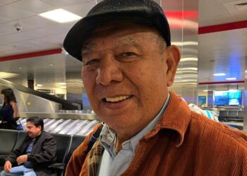 “할아버지는 음모론을 믿으셨어요”