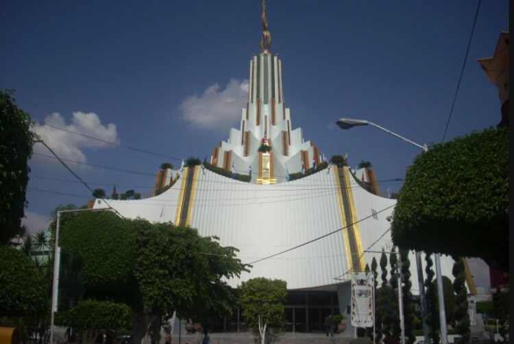 신도 수십만명 둔 교단 목사, 10대소녀 ‘기쁨조’ 운영 