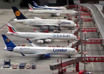 “Buy One, Get One Free”..항공사들, 눈물겨운 생존 마케팅