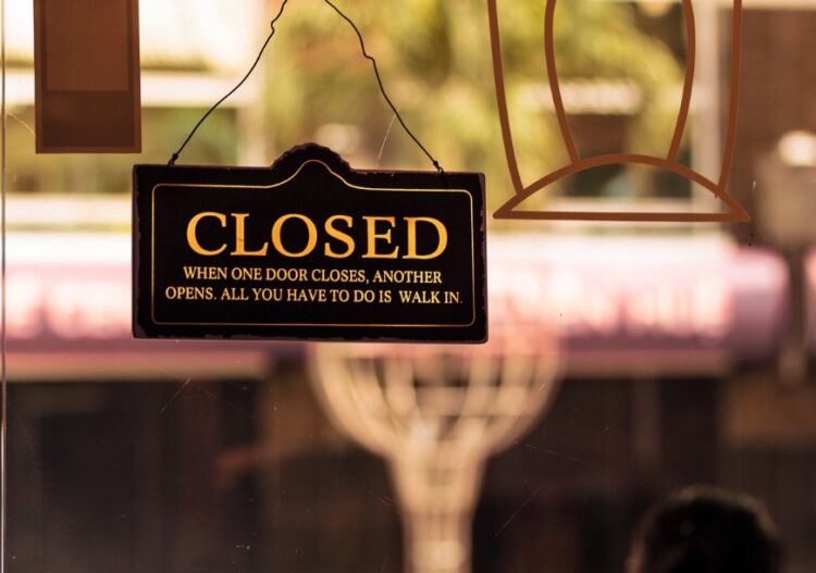 “연말 장사 끝났다.  문 닫는 업소들 속출할 것”