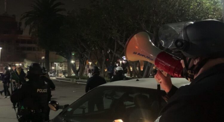 소요사태 우려 속 다운타운서  수백여명 거리 점거..경찰, 즉시 해산명령 