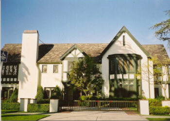 4일째 시끄러운 에릭 가세티 관저 앞