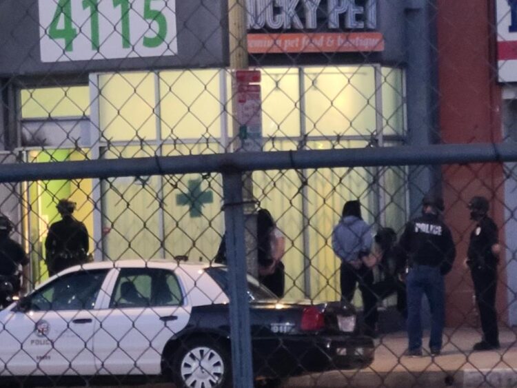 한인타운 마리화나 업소 급습 6명체포.. SWAT팀 장갑차 동원