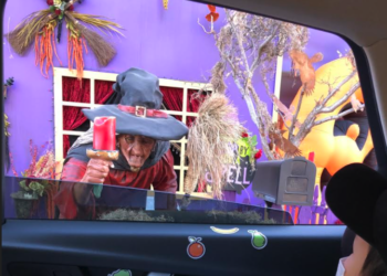 🔴 김재경이 간다🔴 (2) 70달러 내고 간 ‘드라이브 스루 할로윈’