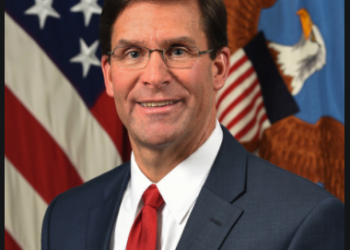 트럼프 대통령, 에스퍼 국방장관 전격 경질..인사 태풍 예고