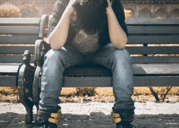 팬데믹 기간 코로나 우울증 심각.청소년 4명중 1명 자살 충동