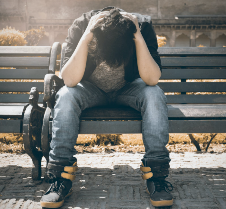 팬데믹 기간 코로나 우울증 심각.청소년 4명중 1명 자살 충동