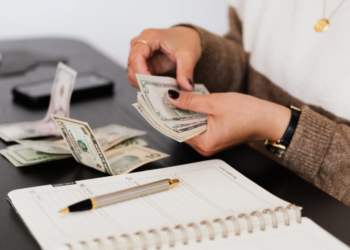 연말고용 반짝효과?..실업수당, 5주만에 최대 폭 감소