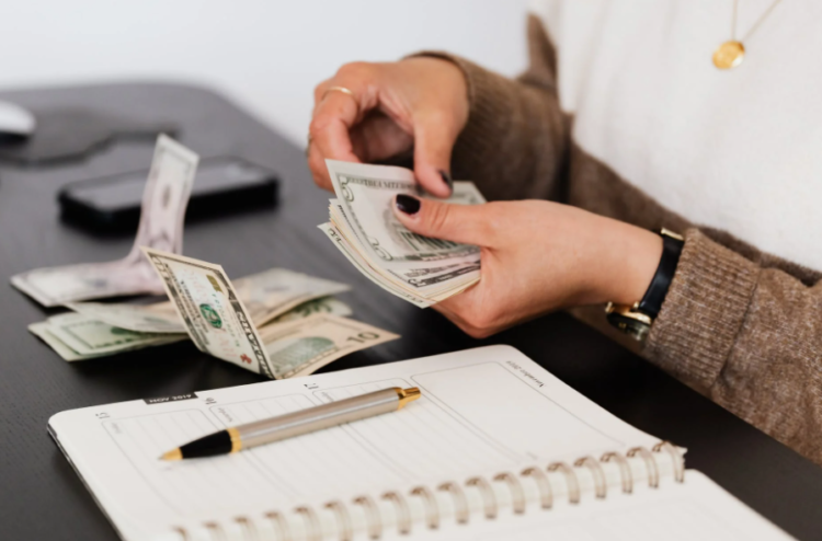 연말고용 반짝효과?..실업수당, 5주만에 최대 폭 감소