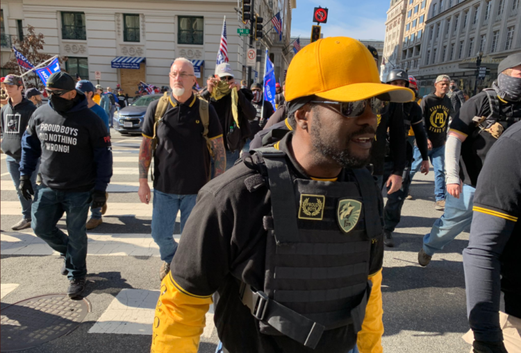 백인우월주의 ‘Proud Boys’ 시위에 등장한 태극기와 한인