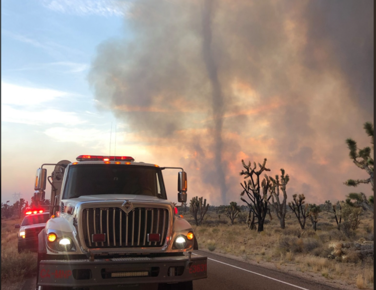 모하비 사막서 보기 드문 ‘파이어토네이도’ 현상 목격