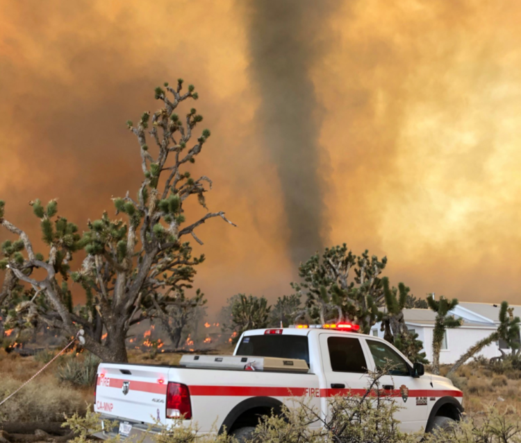 모하비 사막서 보기 드문 ‘파이어토네이도’ 현상 목격