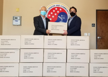 “통증 힘드실 때 사용하세요” 신신제약, 노인센터에 파스 기부 