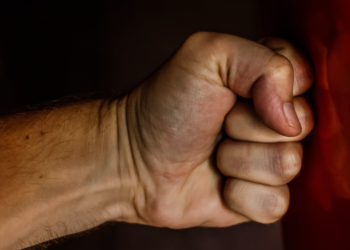 “아버지란 이름 성폭력가해자 처벌해주세요”..친족간 성폭력 기승