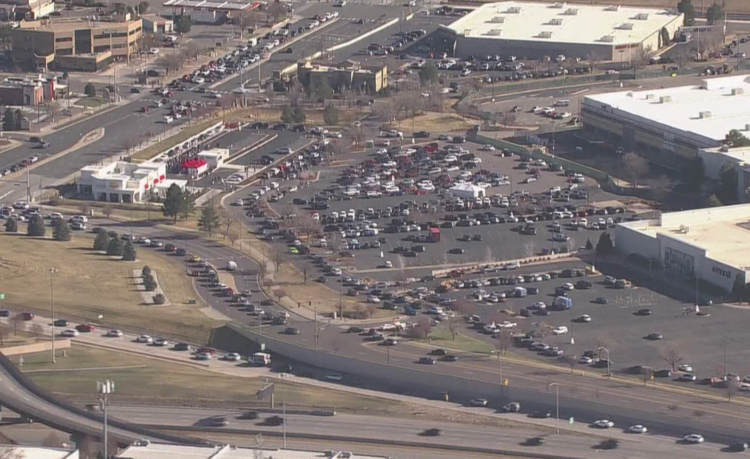 ‘In and Out’ 버거 뭐길래…차량행렬 2마일, 14시간 기다려