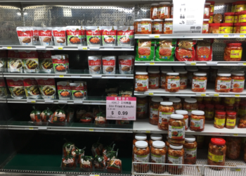 마켓표 김치 찾는 손님 크게 늘어,,한국산 김치 사기 어려워