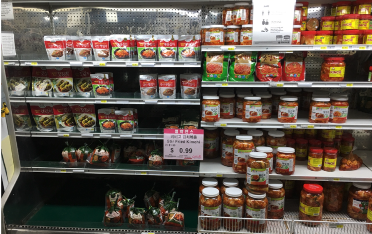마켓표 김치 찾는 손님 크게 늘어,,한국산 김치 사기 어려워