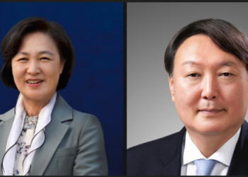 헌정사상 초유사태, 법무장관이 검찰총장 직무정지..문재인, 끝내 침묵