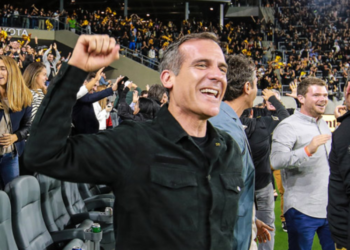 LAT “가세티 시장, 교통부장관 제안 수락해야”..바이든이 부르긴 할까?