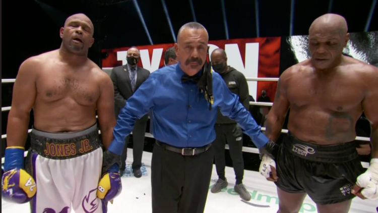 ‘핵주먹’ 타이슨, 세월 돌릴 수는 없었다..스테이플센터서 졸전