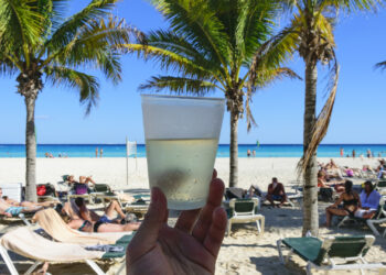 멕시코 해변 미국인 수십만명,  귀국 시 감염 확산 우려