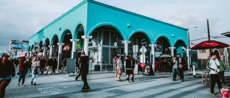 멕시코 해변은 딴 세상..봉쇄령 탈출 미국인 50만명 몰려