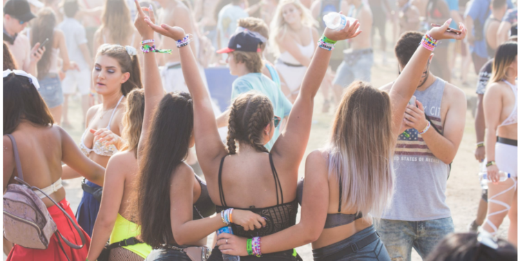 멕시코 해변은 딴 세상..봉쇄령 탈출 미국인 50만명 몰려