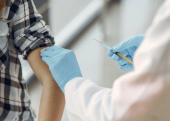 “2만 5천달러 낼테니 먼저 맞게 해달라” 백신 ‘새치기’ 청탁 쇄도